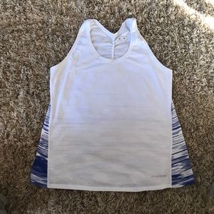 Brooks athletic top. Size XL. never worn.